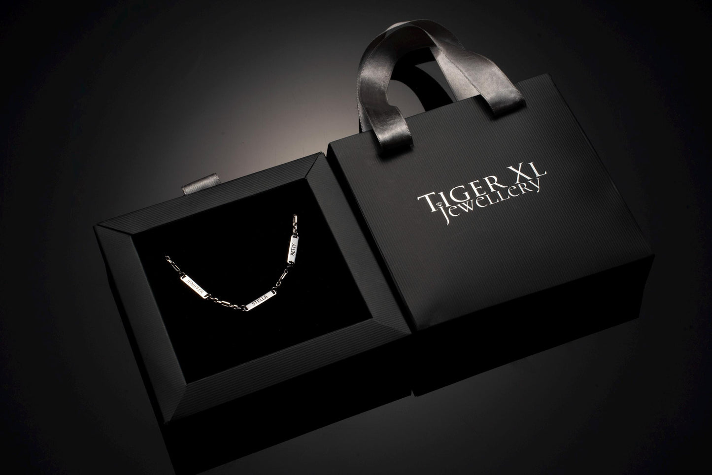 Timeless Gift for Mom: Personalized Name Necklace in 925 Silver