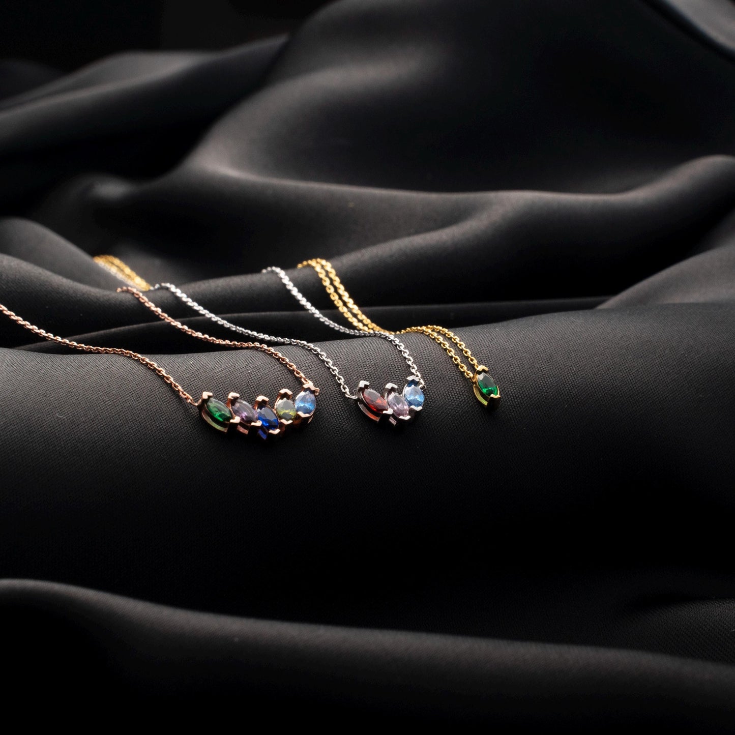 Personalized Birthstone Necklace: A Meaningful Gift for Mom