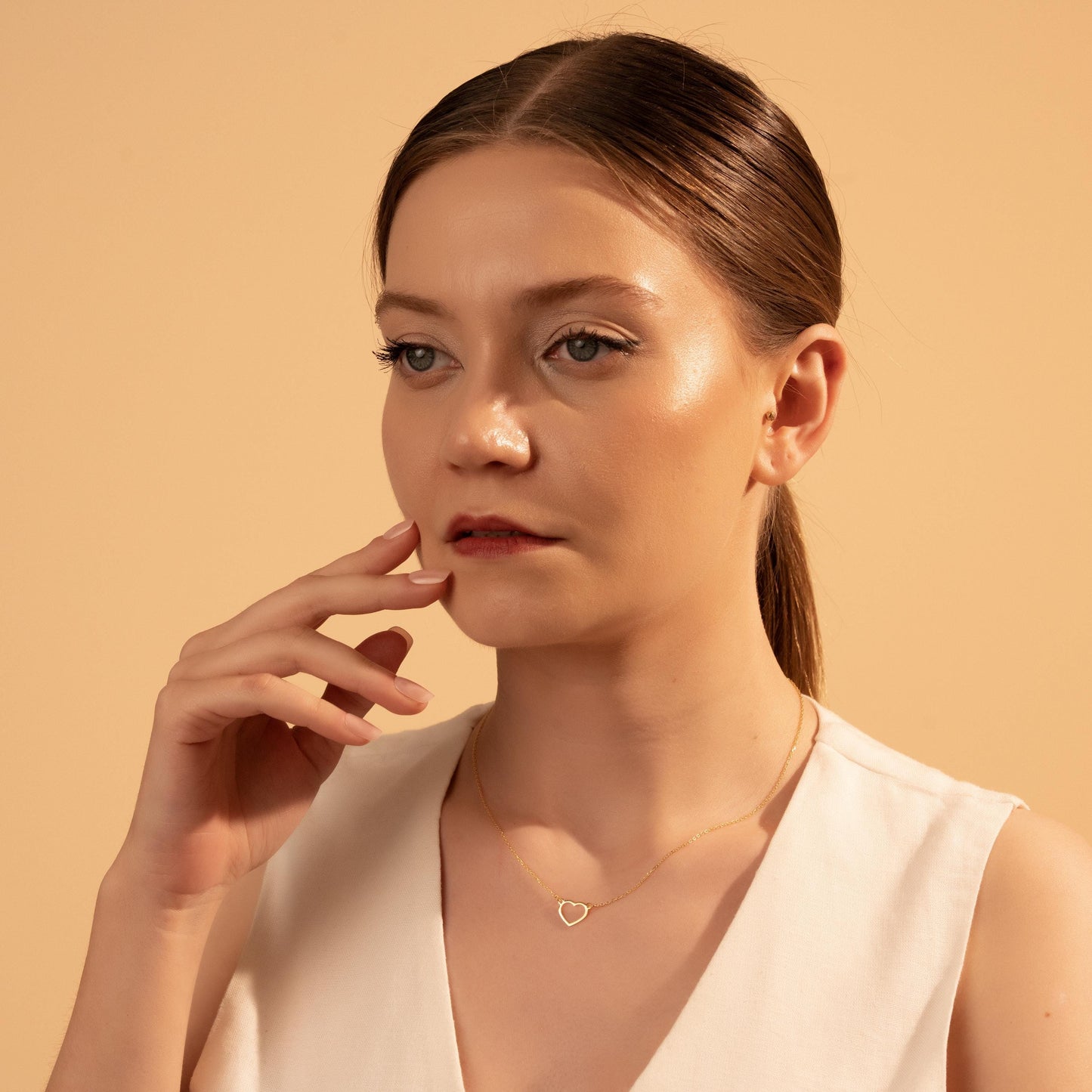 Chic Open Heart Necklace in Gold - Perfect Gift for Her