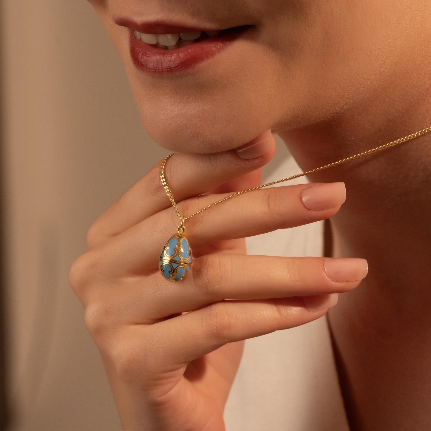 Vintage Enamel Egg Necklace – Elegant Easter Pendant Jewelry
