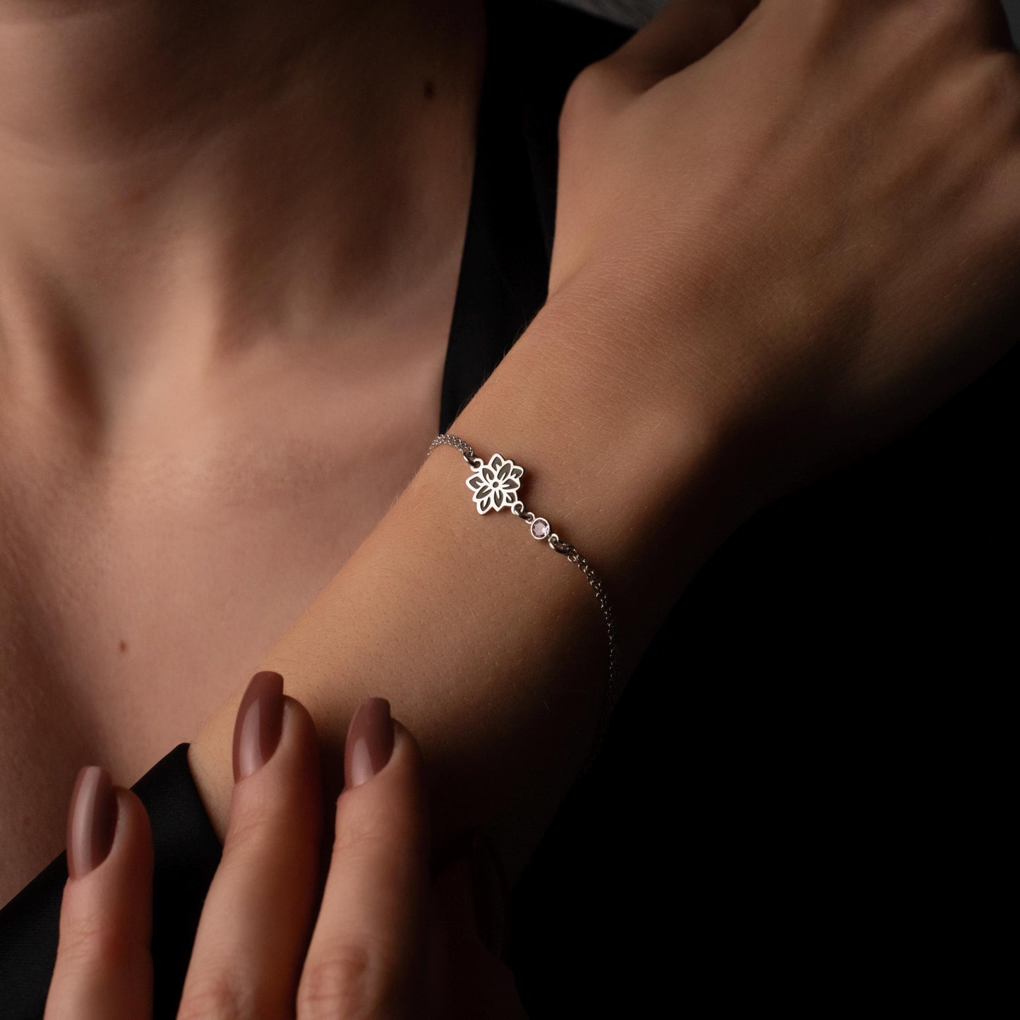 Custom Birthstone Floral Bracelet: Delicate Personalized Jewelry