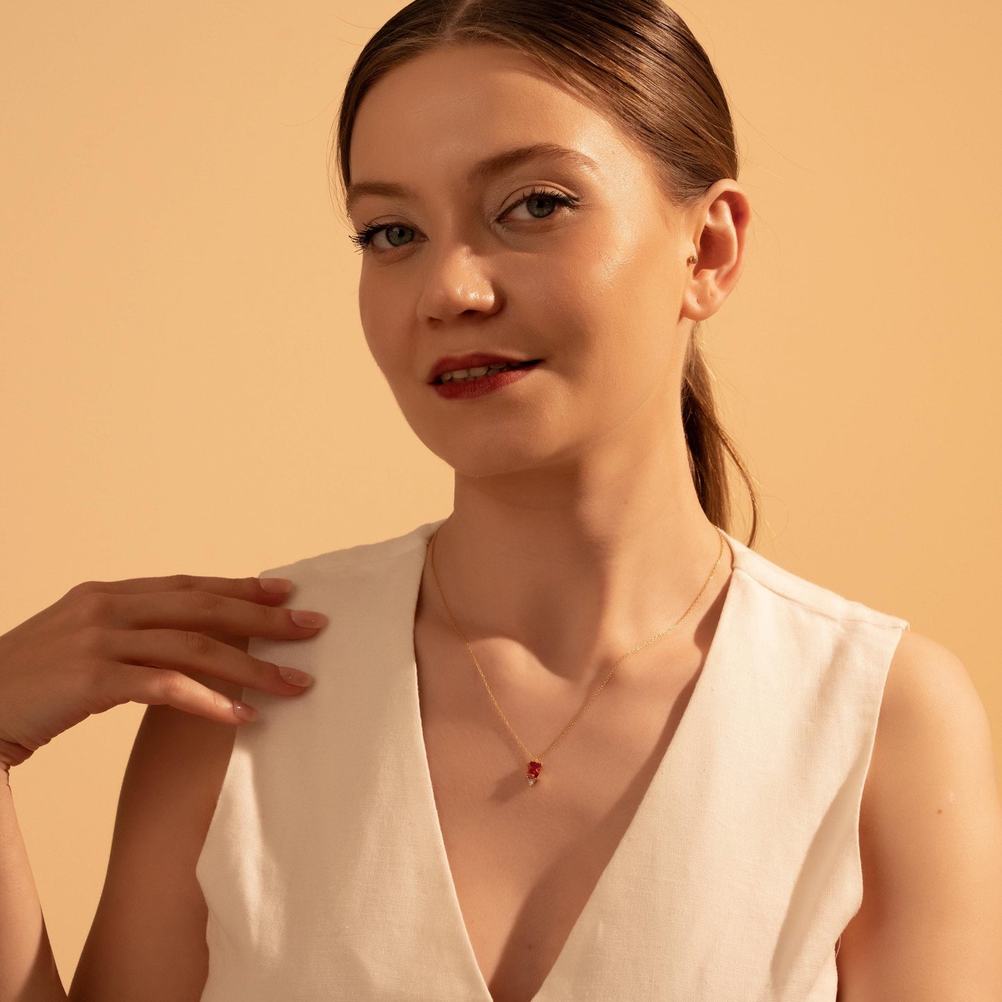 Red Gemstone Pendant – Elegant Gold Birthstone Necklace