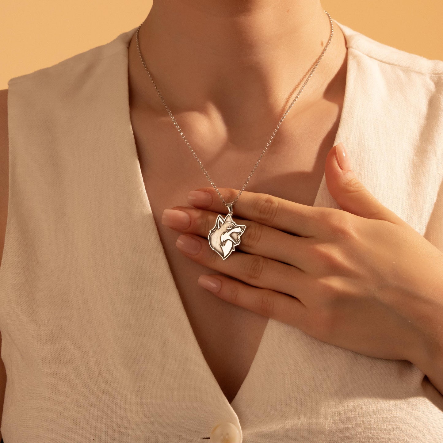 Majestic Wolf Head Pendant - Stunning Unisex Present