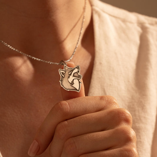 Majestic Wolf Head Pendant - Stunning Unisex Present