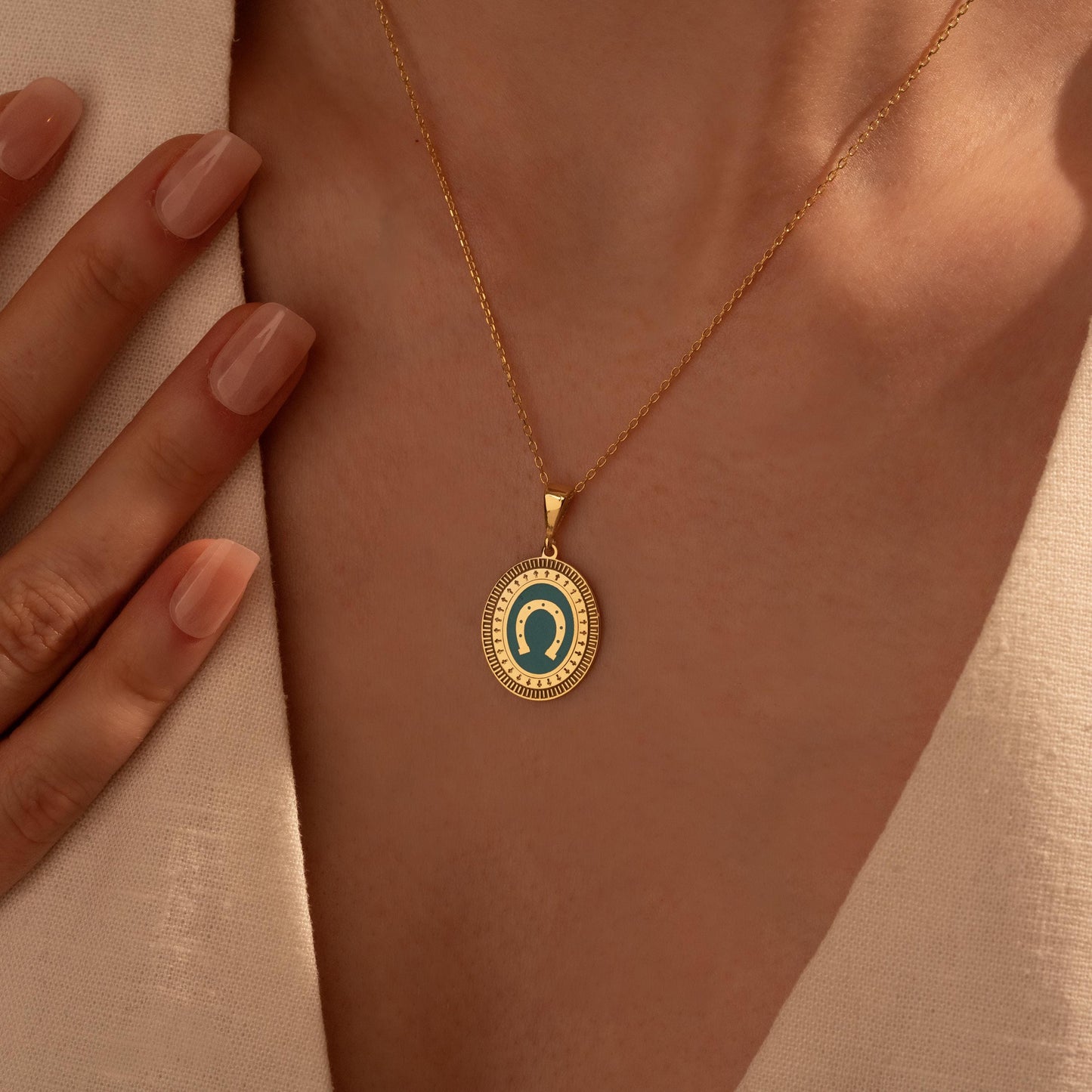 Horseshoe Pendant Necklace – Lucky Charm Jewelry in Gold Plating