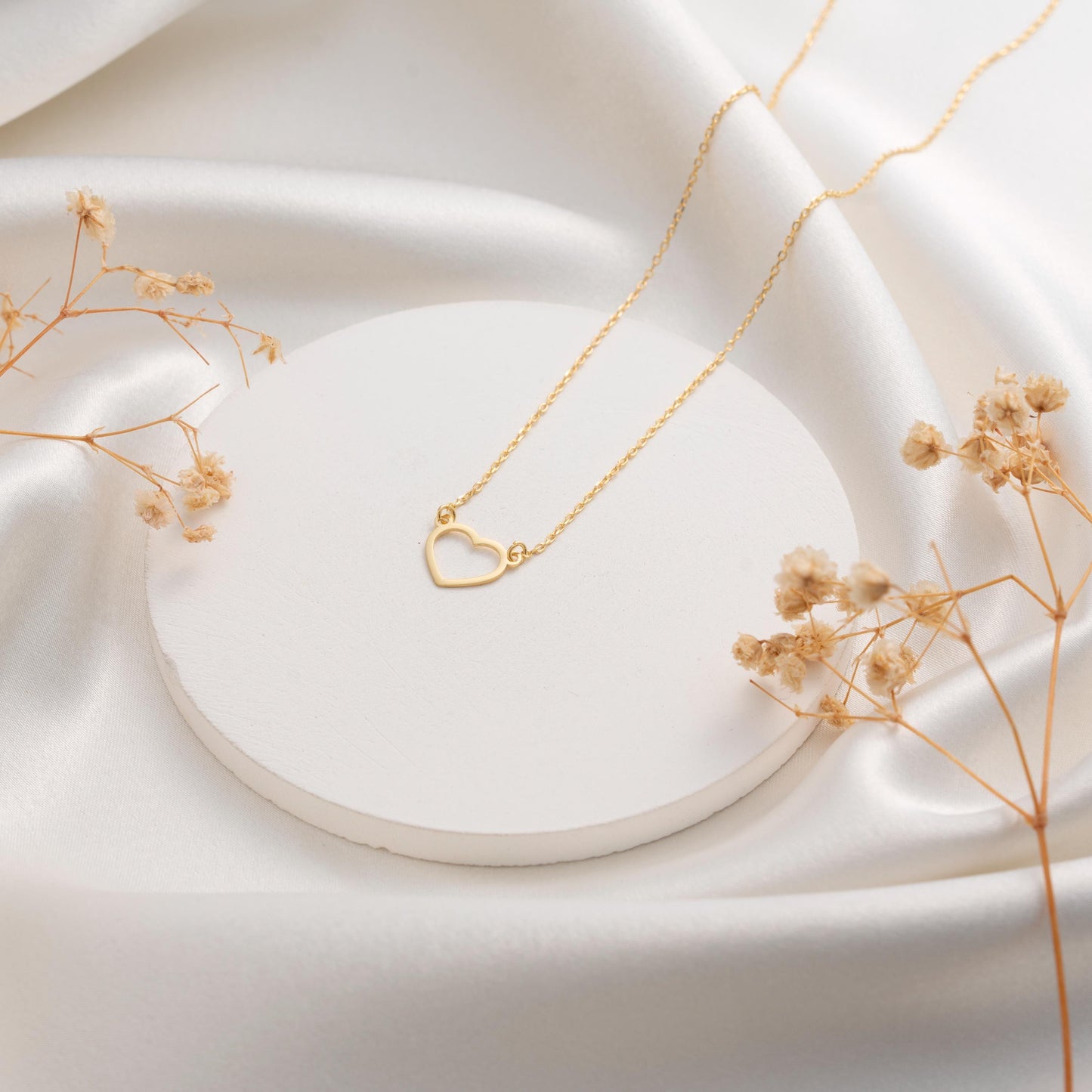 Minimalist Heart Necklace in Gold - Dainty 18K Gold Plated Gift for Her