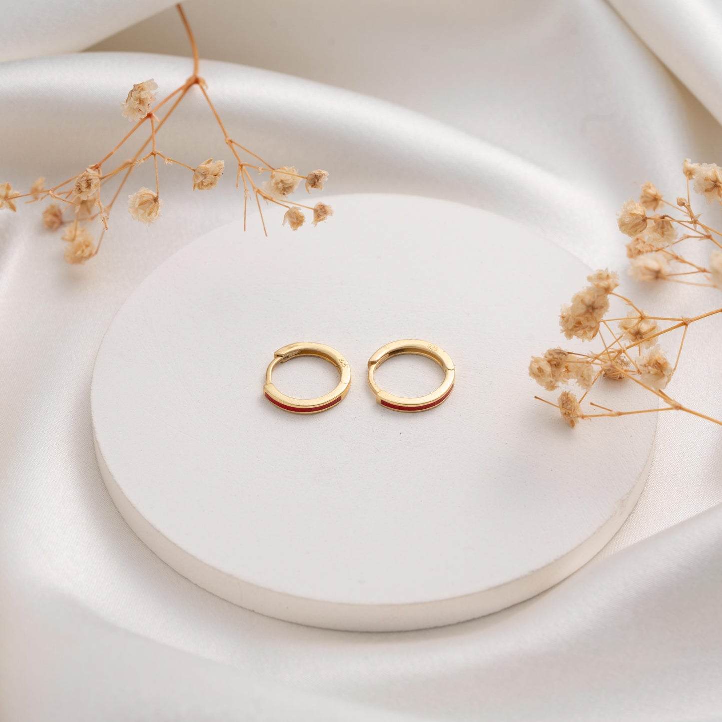 Minimalist Gold Hoop Earrings – Red Stripe Detail – Everyday Unisex Gift