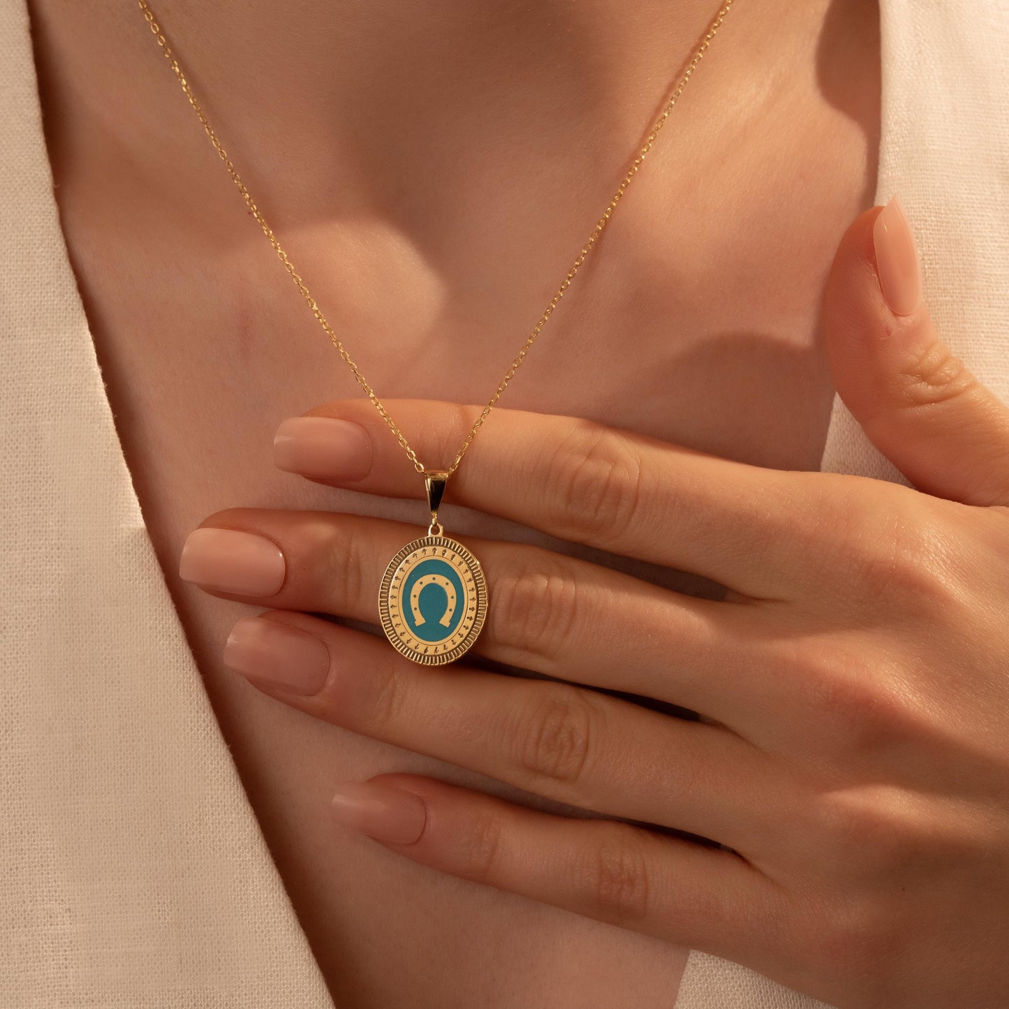 Horseshoe Pendant Necklace – Lucky Charm Jewelry in Gold Plating