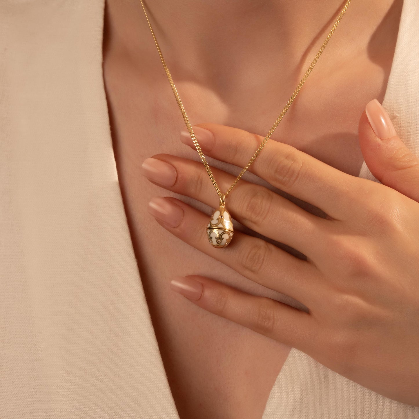 Vintage Enamel Egg Necklace – Elegant Easter Pendant Jewelry