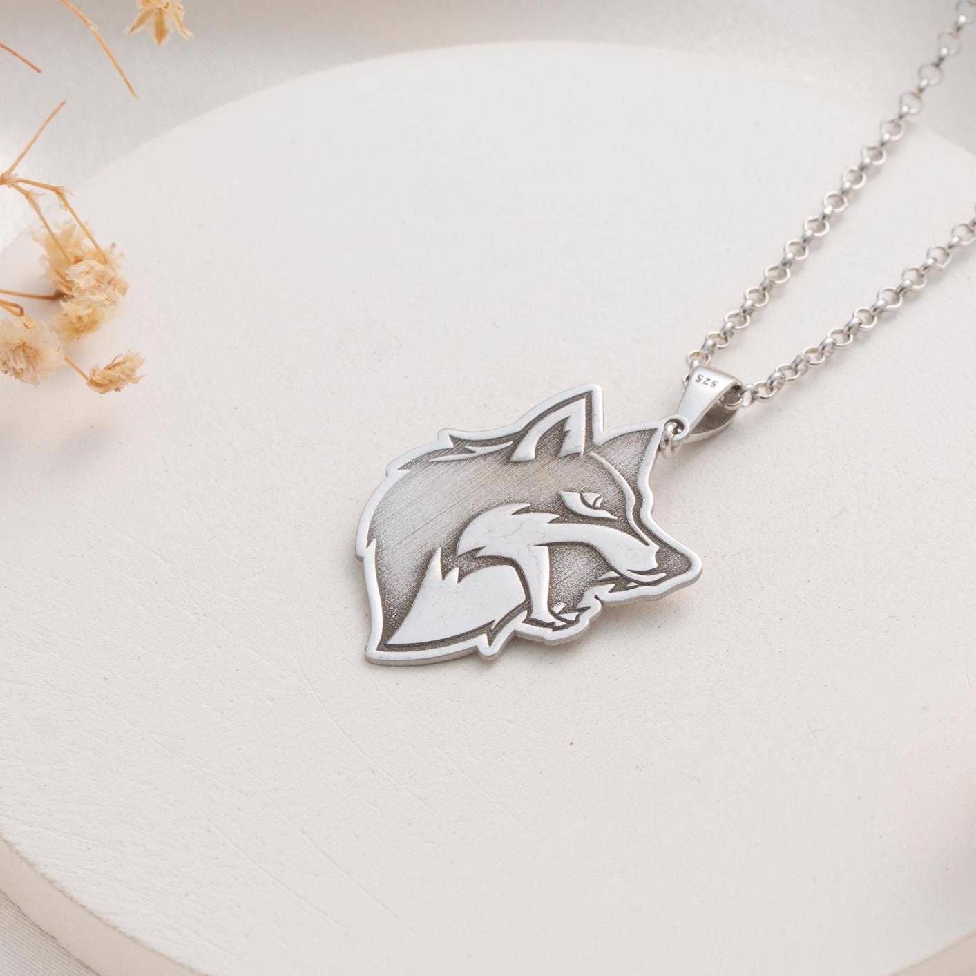 Majestic Wolf Head Pendant - Stunning Unisex Present