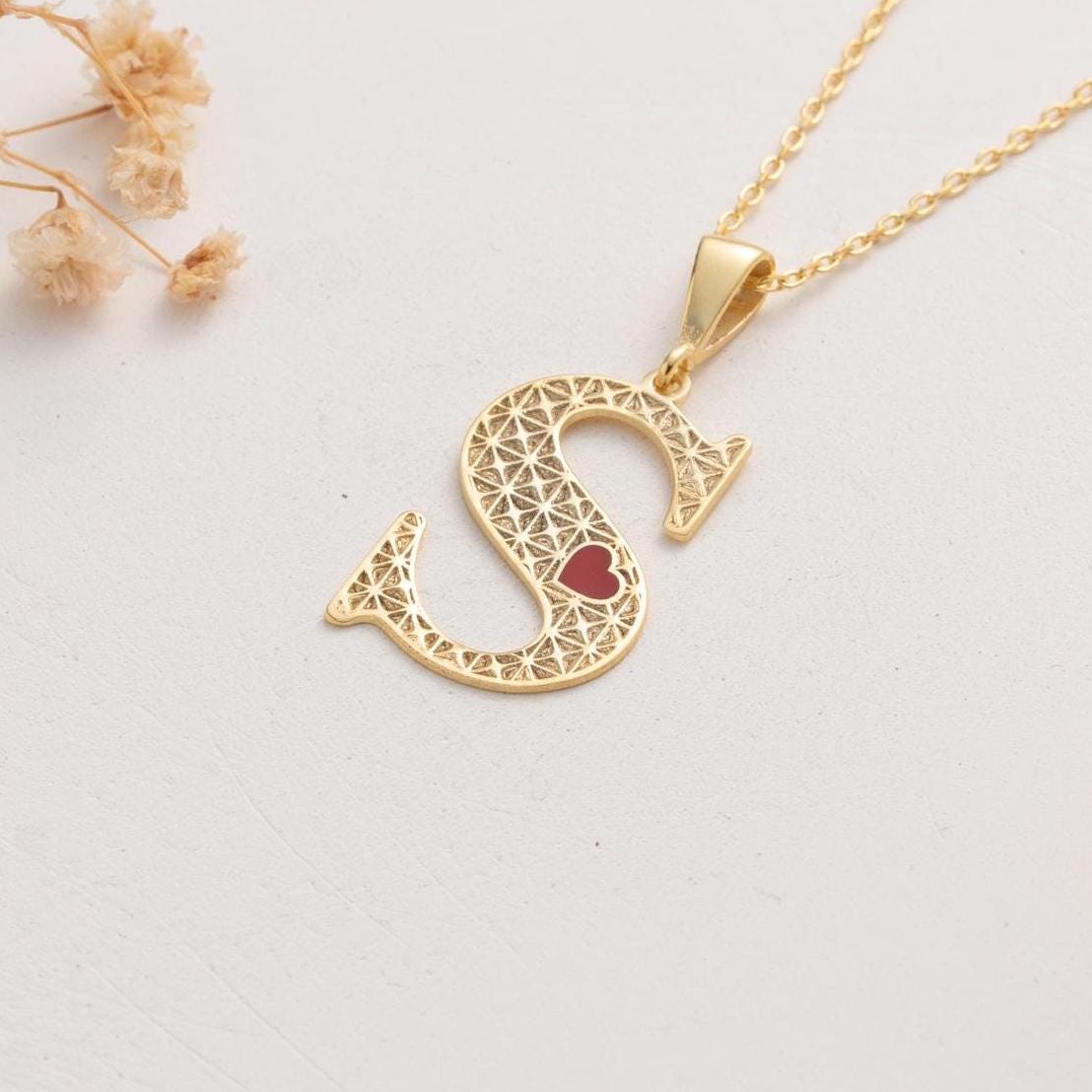 Chic & Personalized: Custom Gold Initial Pendant Necklace for Her