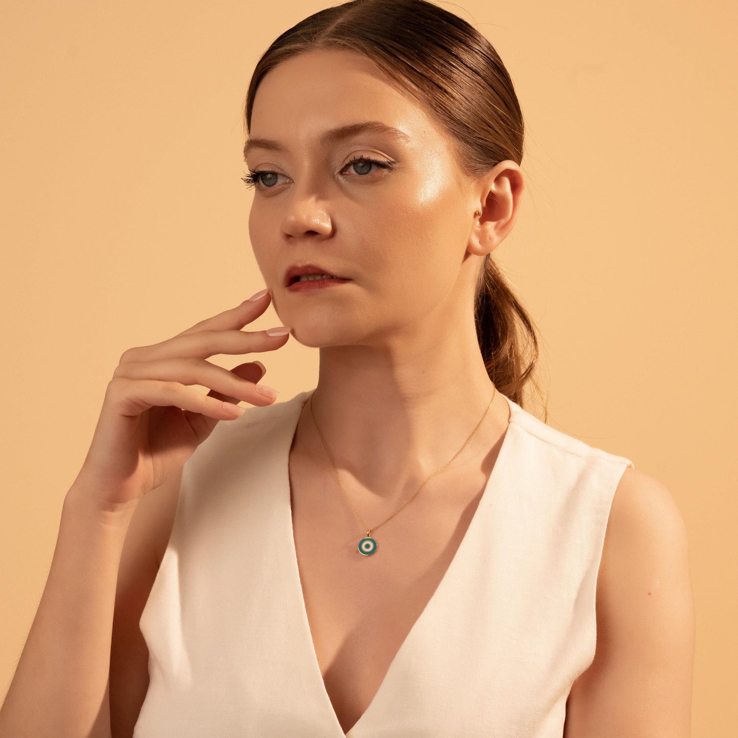 Chic Evil Eye Necklace: Elegant Gold Amulet for Positive Vibes - Delicate Gift Idea