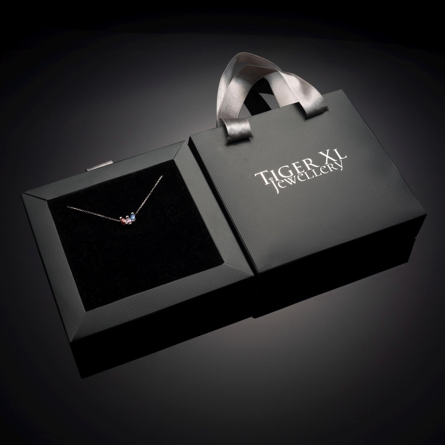 Personalized Birthstone Necklace: A Meaningful Gift for Mom