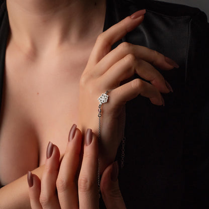 Custom Birthstone Floral Bracelet: Delicate Personalized Jewelry