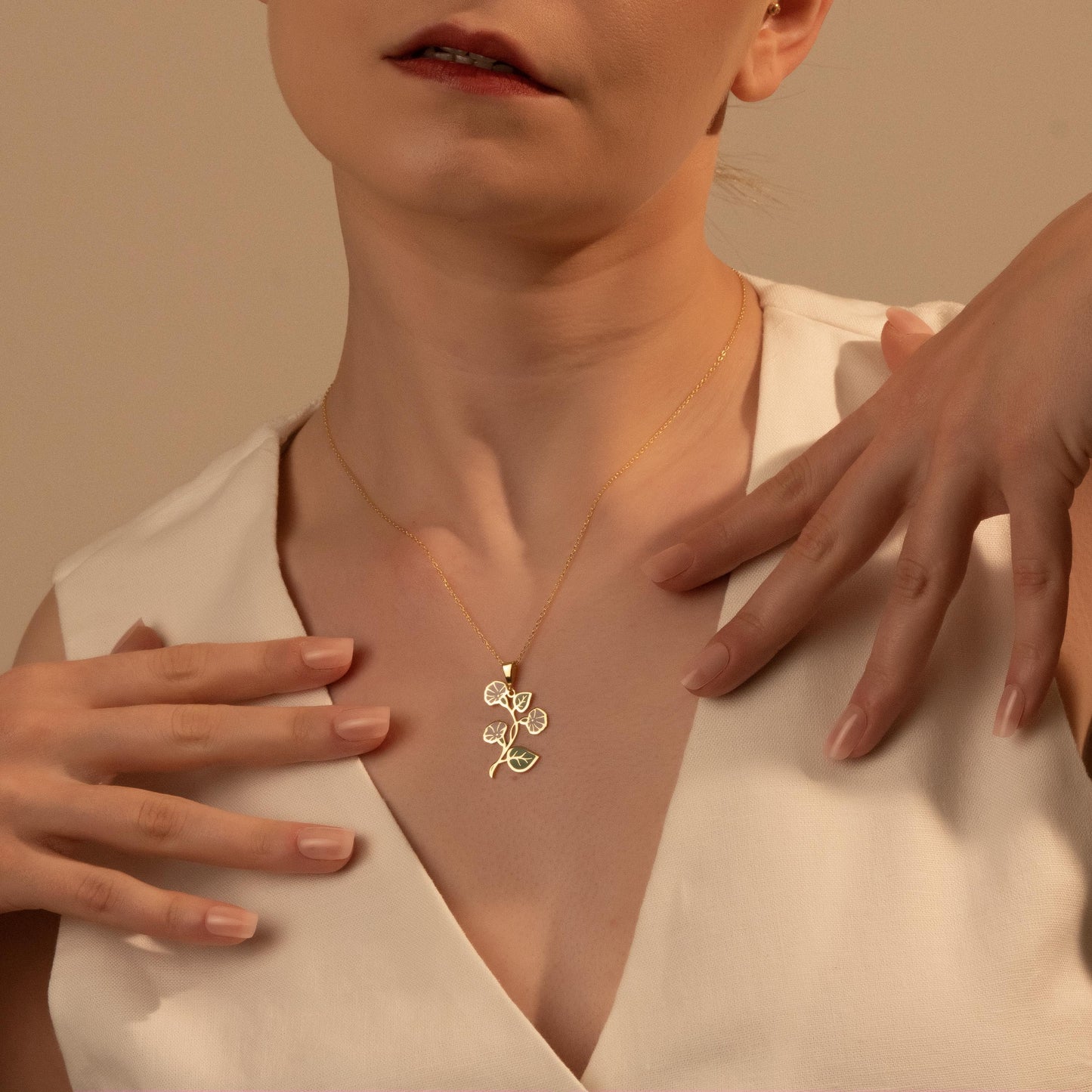 Flower Necklace – Dainty Floral Pendant Gift for Women