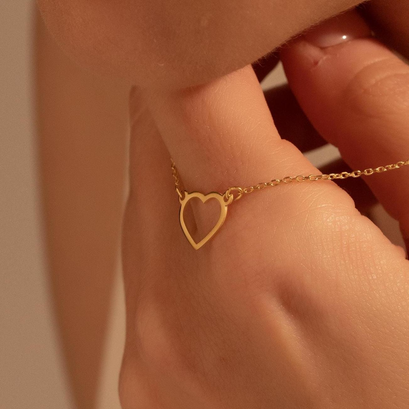 Chic Open Heart Necklace in Gold - Perfect Gift for Her