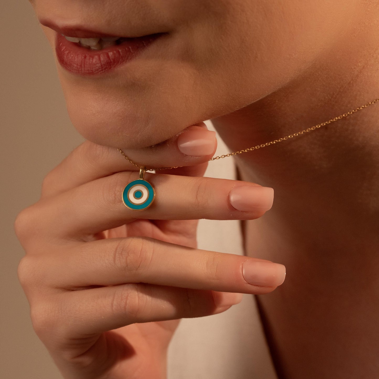 Chic Evil Eye Necklace: Elegant Gold Amulet for Positive Vibes - Delicate Gift Idea