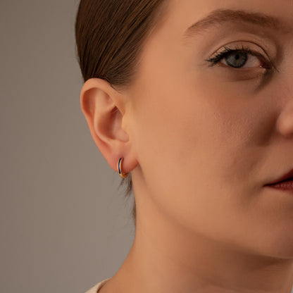 Minimalist Elegance: Red Accent Gold Hoop Earrings - Ideal for Any Occasion