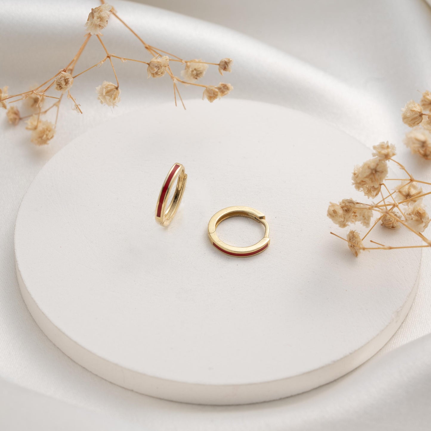 Minimalist Gold Hoop Earrings – Red Stripe Detail – Everyday Unisex Gift