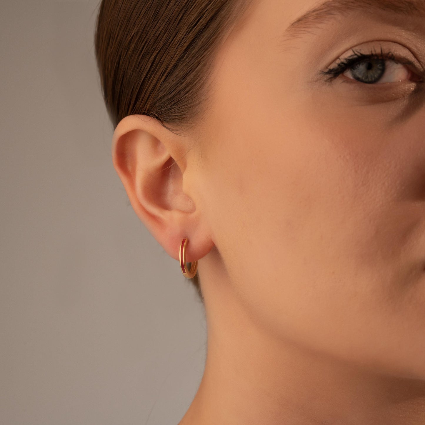 Minimalist Gold Hoop Earrings – Red Stripe Detail – Everyday Unisex Gift