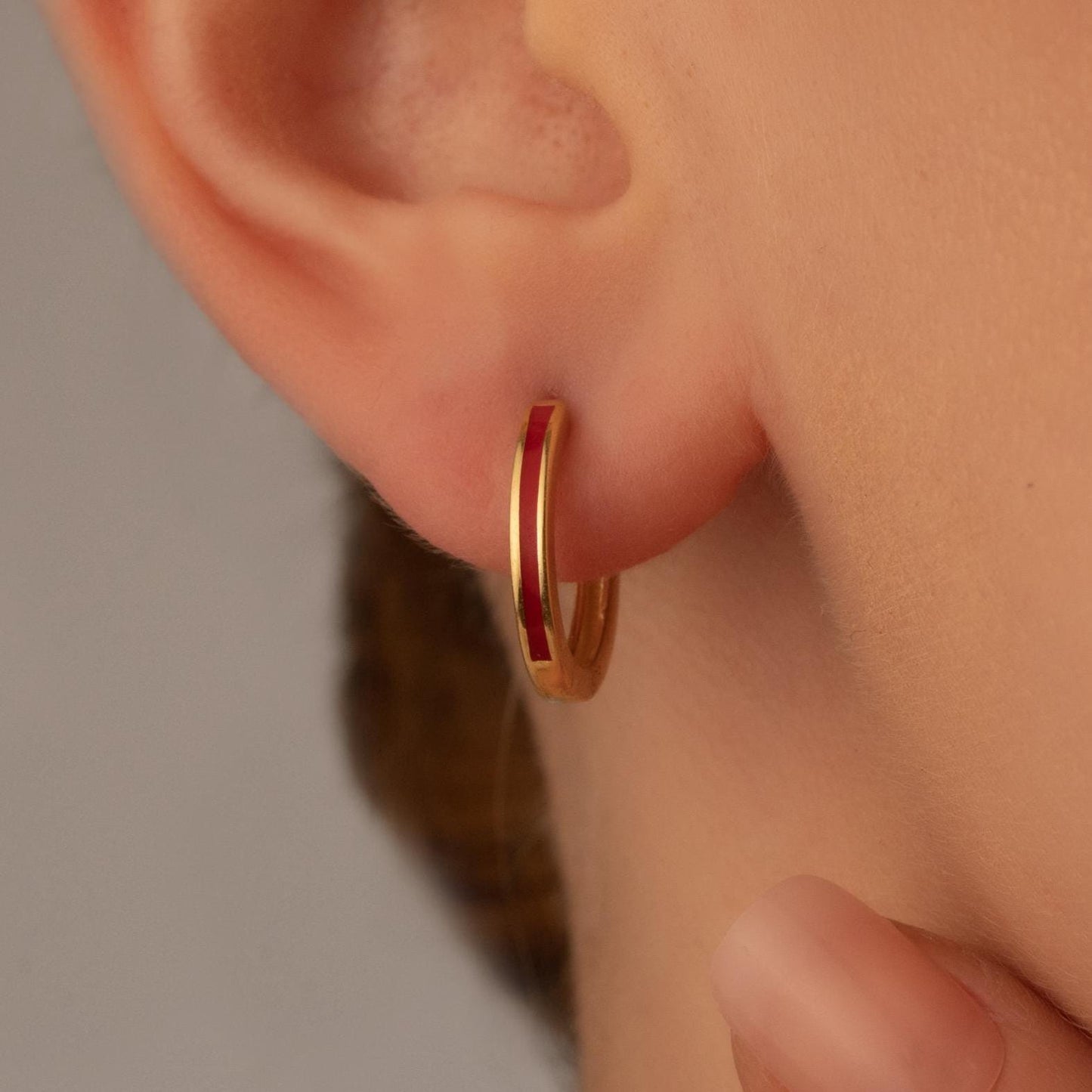 Minimalist Gold Hoop Earrings – Red Stripe Detail – Everyday Unisex Gift