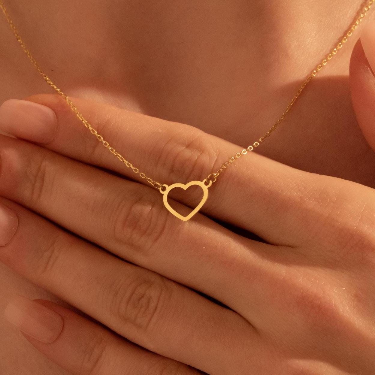 Chic Open Heart Necklace in Gold - Perfect Gift for Her