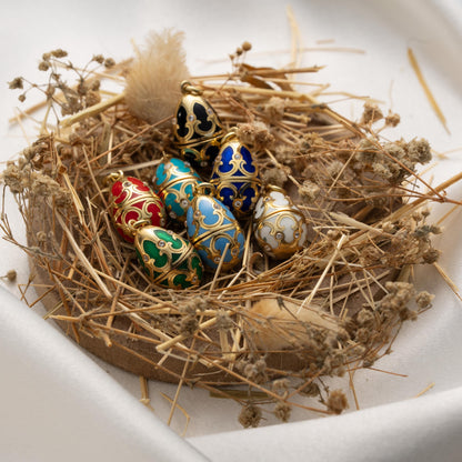 Vintage Enamel Egg Necklace – Elegant Easter Pendant Jewelry