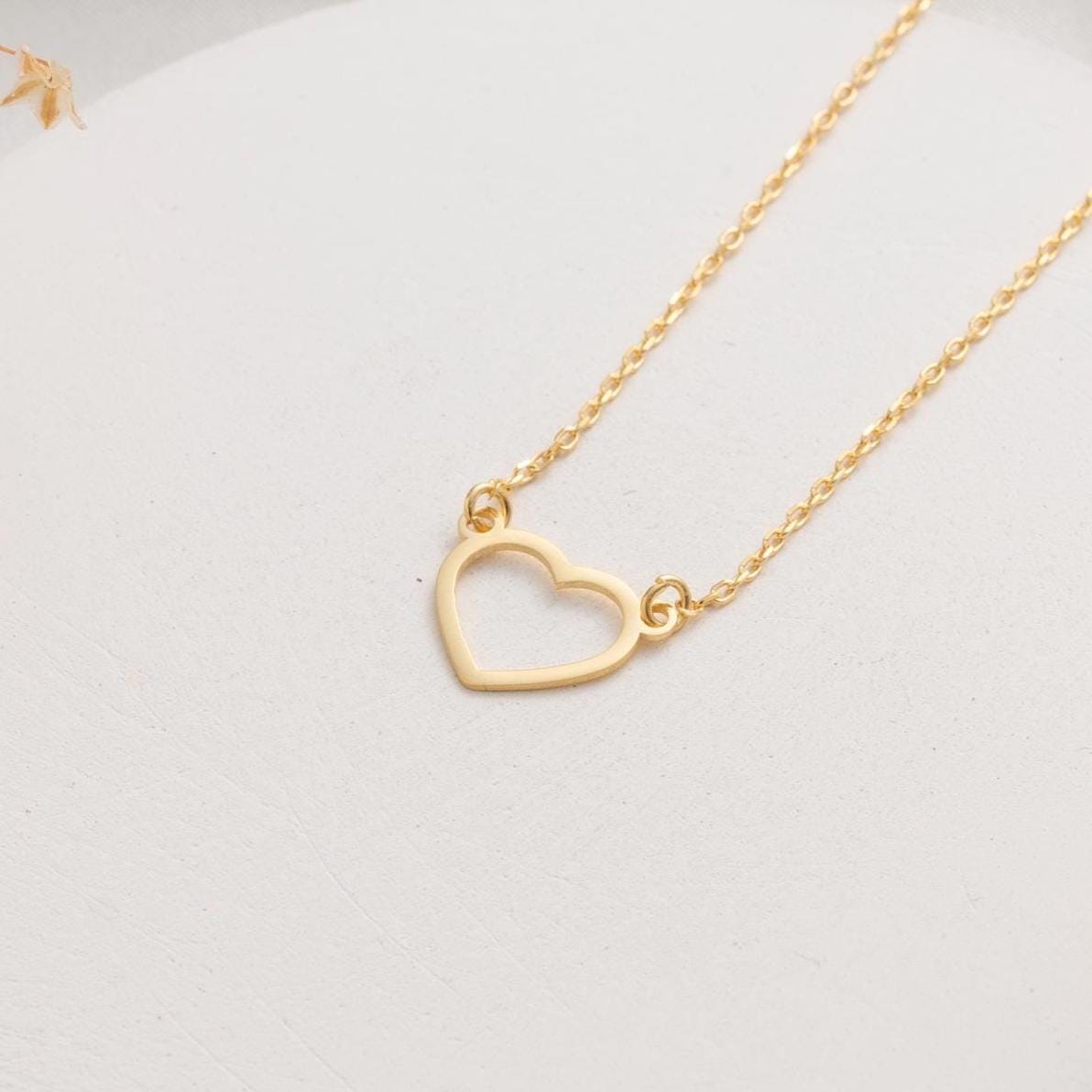 Chic Open Heart Necklace in Gold - Perfect Gift for Her