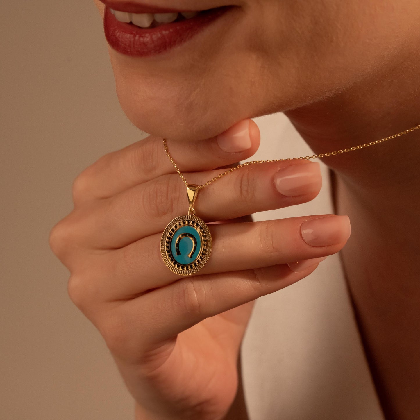 Horseshoe Pendant Necklace – Lucky Charm Jewelry in Gold Plating