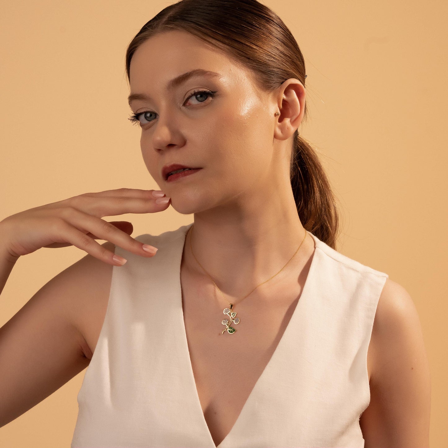 Flower Necklace – Dainty Floral Pendant Gift for Women